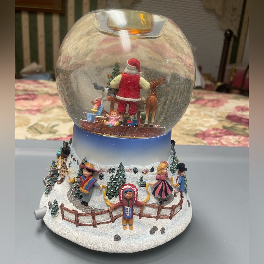 Partylite t lite snow globe music box